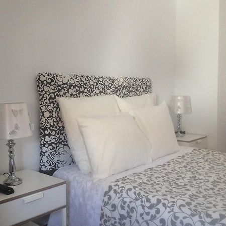 Hostal Montilla Sotogrande Торегуадиаро Екстериор снимка
