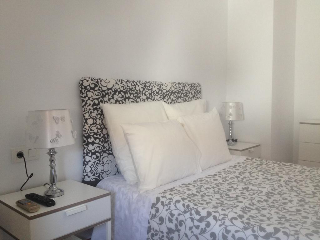 Hostal Montilla Sotogrande Торегуадиаро Екстериор снимка