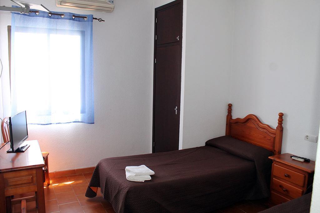 Hostal Montilla Sotogrande Торегуадиаро Екстериор снимка