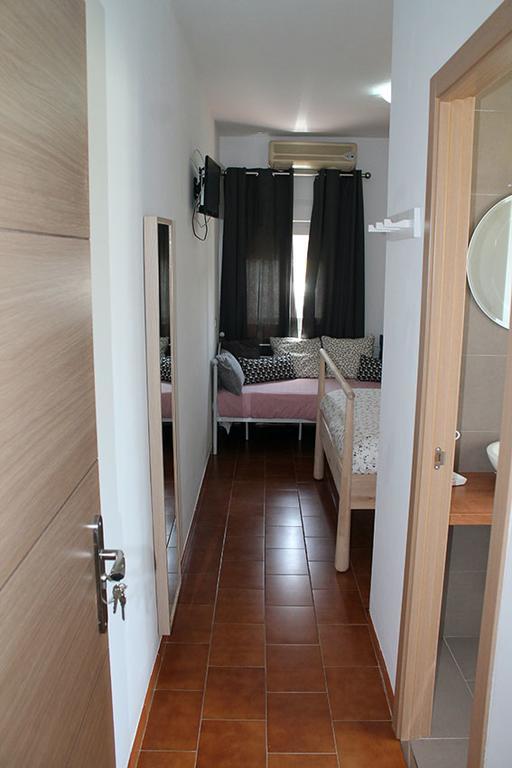 Hostal Montilla Sotogrande Торегуадиаро Екстериор снимка