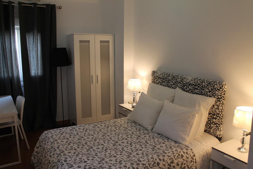 Hostal Montilla Sotogrande Торегуадиаро Екстериор снимка