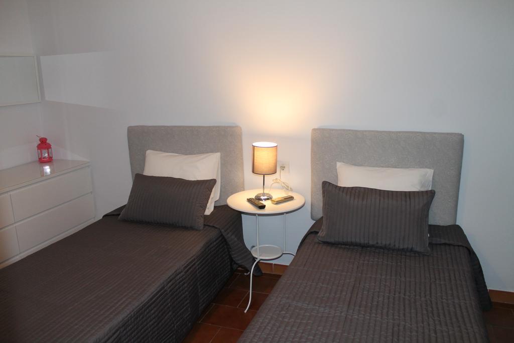 Hostal Montilla Sotogrande Торегуадиаро Екстериор снимка