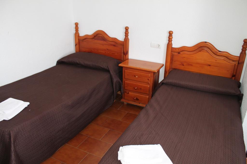 Hostal Montilla Sotogrande Торегуадиаро Екстериор снимка