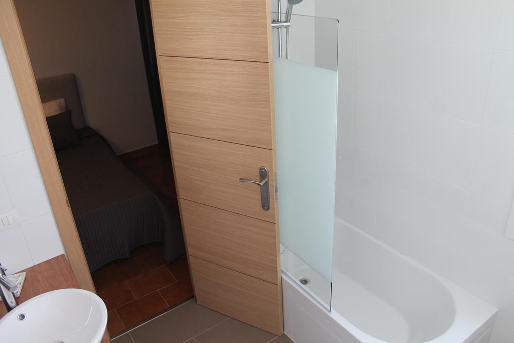 Hostal Montilla Sotogrande Торегуадиаро Екстериор снимка